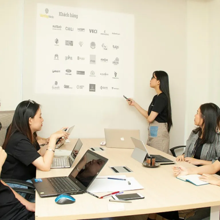 Comment bénéficier des aides entrepreneur avec elevetonbiz fr pour se former au développement web